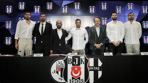 Beşiktaş yeni transferleri için imza töreni düzenledi - Son Dakika Haberleri